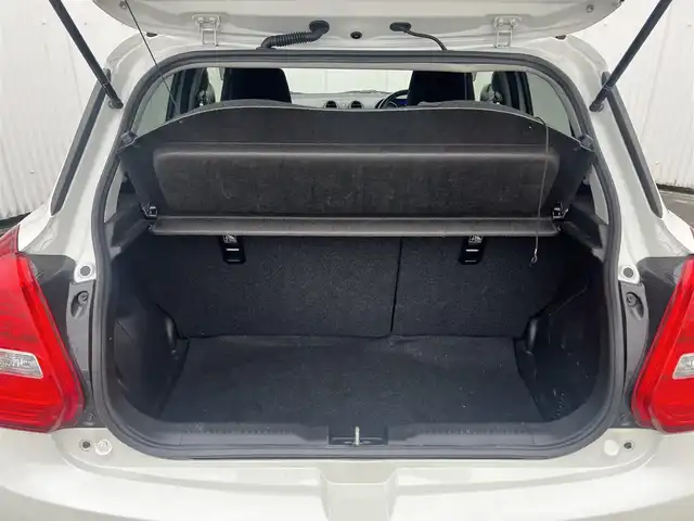 スズキ スイフト RS 広島県 2017(平29)年 6.8万km ピュアホワイトP 走行距離67435km/5速ミッション/純正16インチブラック塗装アルミホイール/ディスプレイオーディオ（ATOTO-S8）/・Bluetooth/・バックカメラ/・Googleマップなど/ドライブレコーダー/ビルトインETC/運転席シートヒーター/セーフティパッケージ/・アダプティブクルーズコントロール/・デュアルセンサーブレーキサポート/・車線逸脱警報機能/・ふらつき警報機能/・先行車発知らせ機能/・ハイビームアシスト機能/・オートライト/スマートキー×2/フロアマット/新車保証書有/取扱説明書有