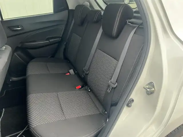 スズキ スイフト RS 広島県 2017(平29)年 6.8万km ピュアホワイトP 走行距離67435km/5速ミッション/純正16インチブラック塗装アルミホイール/ディスプレイオーディオ（ATOTO-S8）/・Bluetooth/・バックカメラ/・Googleマップなど/ドライブレコーダー/ビルトインETC/運転席シートヒーター/セーフティパッケージ/・アダプティブクルーズコントロール/・デュアルセンサーブレーキサポート/・車線逸脱警報機能/・ふらつき警報機能/・先行車発知らせ機能/・ハイビームアシスト機能/・オートライト/スマートキー×2/フロアマット/新車保証書有/取扱説明書有