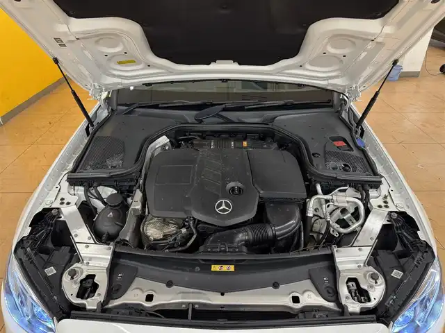メルセデス・ベンツ Ｍ・ベンツ Ｅ２２０ｄ SWアバンギャルド AMGライン 群馬県 2019(平31)年 8.6万km ポーラホワイト 安全装備/・アクティブブレーキシステム/・ブラインドスポット/・ESP横滑り防止/・レーンキープアシスト/・全方位カメラ/・クルーズコントロール/・クリアランスソナー/・オートライト/・オートマチックハイビーム/・SOSコール/12.3インチ純正ワイドナビ/・AM/FM/USB/・フルセグTV/SD/・Bluetooth/・ブルメスター/LEDヘッドライト/サンルーフ/ETC/全席シートヒーター/前席シートメモリー/電動パーキング/純正フロアマット/純正19インチアルミホイール/スマートキー/プッシュスタート