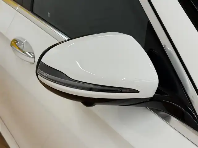 メルセデス・ベンツ Ｍ・ベンツ Ｅ２２０ｄ SWアバンギャルド AMGライン 群馬県 2019(平31)年 8.6万km ポーラホワイト 安全装備/・アクティブブレーキシステム/・ブラインドスポット/・ESP横滑り防止/・レーンキープアシスト/・全方位カメラ/・クルーズコントロール/・クリアランスソナー/・オートライト/・オートマチックハイビーム/・SOSコール/12.3インチ純正ワイドナビ/・AM/FM/USB/・フルセグTV/SD/・Bluetooth/・ブルメスター/LEDヘッドライト/サンルーフ/ETC/全席シートヒーター/前席シートメモリー/電動パーキング/純正フロアマット/純正19インチアルミホイール/スマートキー/プッシュスタート