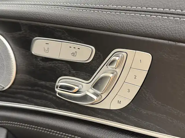 メルセデス・ベンツ Ｍ・ベンツ Ｅ２２０ｄ SWアバンギャルド AMGライン 群馬県 2019(平31)年 8.6万km ポーラホワイト 安全装備/・アクティブブレーキシステム/・ブラインドスポット/・ESP横滑り防止/・レーンキープアシスト/・全方位カメラ/・クルーズコントロール/・クリアランスソナー/・オートライト/・オートマチックハイビーム/・SOSコール/12.3インチ純正ワイドナビ/・AM/FM/USB/・フルセグTV/SD/・Bluetooth/・ブルメスター/LEDヘッドライト/サンルーフ/ETC/全席シートヒーター/前席シートメモリー/電動パーキング/純正フロアマット/純正19インチアルミホイール/スマートキー/プッシュスタート