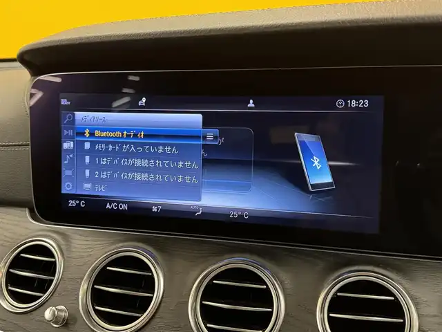 メルセデス・ベンツ Ｍ・ベンツ Ｅ２２０ｄ SWアバンギャルド AMGライン 群馬県 2019(平31)年 8.6万km ポーラホワイト 安全装備/・アクティブブレーキシステム/・ブラインドスポット/・ESP横滑り防止/・レーンキープアシスト/・全方位カメラ/・クルーズコントロール/・クリアランスソナー/・オートライト/・オートマチックハイビーム/・SOSコール/12.3インチ純正ワイドナビ/・AM/FM/USB/・フルセグTV/SD/・Bluetooth/・ブルメスター/LEDヘッドライト/サンルーフ/ETC/全席シートヒーター/前席シートメモリー/電動パーキング/純正フロアマット/純正19インチアルミホイール/スマートキー/プッシュスタート