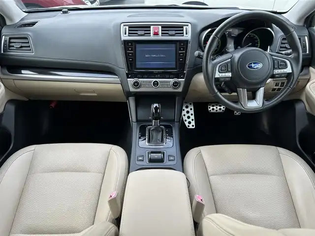 スバル アウトバック リミテッド 群馬県 2016(平28)年 5.5万km クリスタルホワイトP 4WD/純正8型ナビ(CN-LR810D)/CD・DVD・SD/USB・BT・フルセグTV/バックカメラ/ドライブレコーダー/ETC/クルーズコントロール/レザーシート/シートメモリー/前席パワーシート/全席シートヒーター/パワーバックドア/ブラインドスポットモニター/横滑り防止装置/レーンキープアシスト/衝突軽減ブレーキ/アイドリングストップ/LEDヘッドライト/純正アルミホイール/純正フロアマット