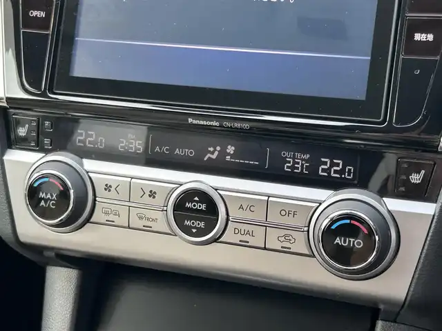 スバル アウトバック リミテッド 群馬県 2016(平28)年 5.5万km クリスタルホワイトP 4WD/純正8型ナビ(CN-LR810D)/CD・DVD・SD/USB・BT・フルセグTV/バックカメラ/ドライブレコーダー/ETC/クルーズコントロール/レザーシート/シートメモリー/前席パワーシート/全席シートヒーター/パワーバックドア/ブラインドスポットモニター/横滑り防止装置/レーンキープアシスト/衝突軽減ブレーキ/アイドリングストップ/LEDヘッドライト/純正アルミホイール/純正フロアマット