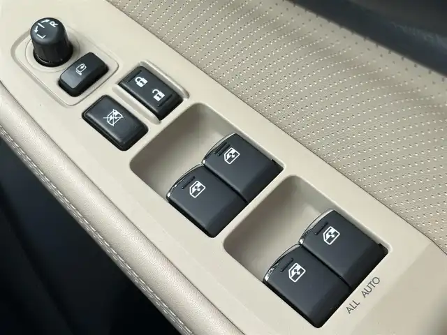 スバル アウトバック リミテッド 群馬県 2016(平28)年 5.5万km クリスタルホワイトP 4WD/純正8型ナビ(CN-LR810D)/CD・DVD・SD/USB・BT・フルセグTV/バックカメラ/ドライブレコーダー/ETC/クルーズコントロール/レザーシート/シートメモリー/前席パワーシート/全席シートヒーター/パワーバックドア/ブラインドスポットモニター/横滑り防止装置/レーンキープアシスト/衝突軽減ブレーキ/アイドリングストップ/LEDヘッドライト/純正アルミホイール/純正フロアマット