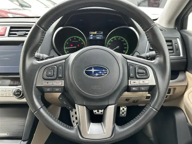 スバル アウトバック リミテッド 群馬県 2016(平28)年 5.5万km クリスタルホワイトP 4WD/純正8型ナビ(CN-LR810D)/CD・DVD・SD/USB・BT・フルセグTV/バックカメラ/ドライブレコーダー/ETC/クルーズコントロール/レザーシート/シートメモリー/前席パワーシート/全席シートヒーター/パワーバックドア/ブラインドスポットモニター/横滑り防止装置/レーンキープアシスト/衝突軽減ブレーキ/アイドリングストップ/LEDヘッドライト/純正アルミホイール/純正フロアマット