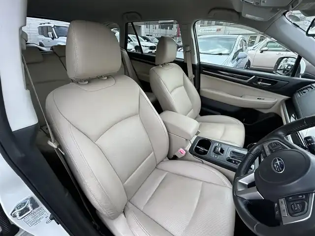 スバル アウトバック リミテッド 群馬県 2016(平28)年 5.5万km クリスタルホワイトP 4WD/純正8型ナビ(CN-LR810D)/CD・DVD・SD/USB・BT・フルセグTV/バックカメラ/ドライブレコーダー/ETC/クルーズコントロール/レザーシート/シートメモリー/前席パワーシート/全席シートヒーター/パワーバックドア/ブラインドスポットモニター/横滑り防止装置/レーンキープアシスト/衝突軽減ブレーキ/アイドリングストップ/LEDヘッドライト/純正アルミホイール/純正フロアマット