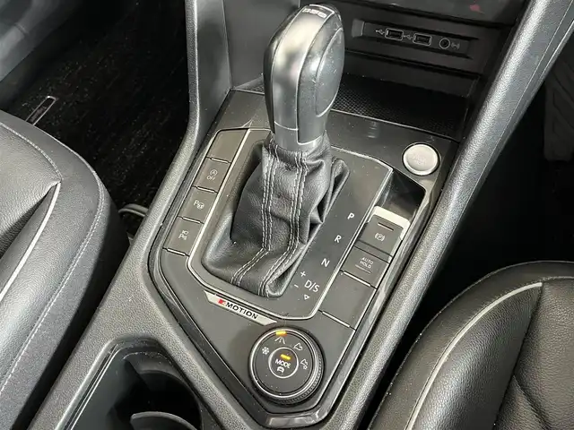 フォルクスワーゲン ティグアン TDI 4モーション Rライン 山形県 2019(令1)年 7万km 白 4WD/純正ナビ/CD/DVD/Bluetooth/フルセグTV/360°カメラ/レーンアシスト/サイドアシスト/フロントアシスト/アダプティブクルーズコントロール/リヤトラフィックアラート/前後ドライブレコーダー/シートヒーターD/N席