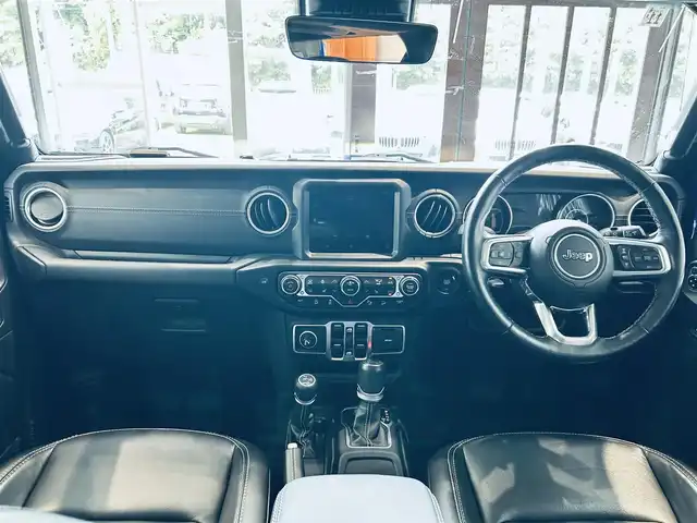 クライスラー・ジープ ジープ ラングラー アンリミテッド サハラ 大阪府 2020(令2)年 1.4万km 青 ACC/純正ナビ/TV/バック・フロントカメラ/applecarplay/純正18インチAW/LEDヘッドライト/ブラインドスポット/クリアランスソナー/黒革/シートヒーター/ステアリングヒーター/アルパインスピーカー/スマートキー