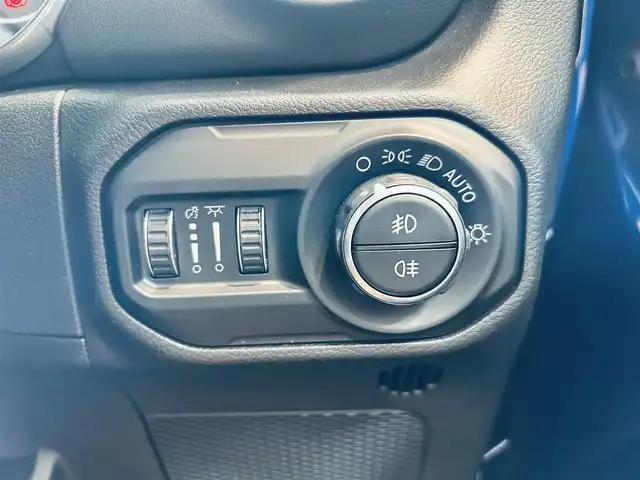 クライスラー・ジープ ジープ ラングラー アンリミテッド サハラ 大阪府 2020(令2)年 1.4万km 青 ACC/純正ナビ/TV/バック・フロントカメラ/applecarplay/純正18インチAW/LEDヘッドライト/ブラインドスポット/クリアランスソナー/黒革/シートヒーター/ステアリングヒーター/アルパインスピーカー/スマートキー