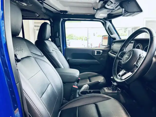 クライスラー・ジープ ジープ ラングラー アンリミテッド サハラ 大阪府 2020(令2)年 1.4万km 青 ACC/純正ナビ/TV/バック・フロントカメラ/applecarplay/純正18インチAW/LEDヘッドライト/ブラインドスポット/クリアランスソナー/黒革/シートヒーター/ステアリングヒーター/アルパインスピーカー/スマートキー