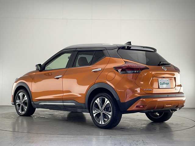 日産 キックス X ツートーンインテリアED 宮崎県 2020(令2)年 3.1万km プレミアムホライズンオレンジ/ピュアブラック 2トーン 禁煙車/エマージェンシーブレーキ/純正ナビTV/（MJ120D-W/CD/Bluetooth/FMAM/フルセグTV)/純正バックカメラ/純正LEDオートライト/純正LEDフォグ/純正17インチアルミ/純正フロアマット/プロパイロット/レーンディパーチャーアラート/クリアランスソナー/電子パーキング/オートホールド/オートエアコン/ステアリングヒーター/前席シートヒーター/本革巻ハンドル/レザーシート/インテリジェントキー/プッシュエンジンスタート/新車時保証書/取扱い説明書