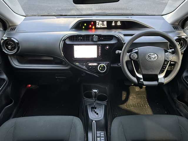 トヨタ アクア 石川県 2018(平30)年 6万km ブラックマイカ ワンオーナー/トヨタセーフティセンス/・衝突軽減ブレーキ/・レーンキープアシスト/・コーナーセンサー/純正SDナビゲーション/【Bluetooth・ワンセグ・CD・SD・AUX】/ビルトインETC/バックカメラ/エンジンプッシュスタート/・スマートキー/・スペアキー/ハロゲンヘッドライト/・オートライト/・オートハイビーム/前席シートヒーター/純正マット/ステアリングリモコン/横滑り防止装置/保証書/取扱説明書