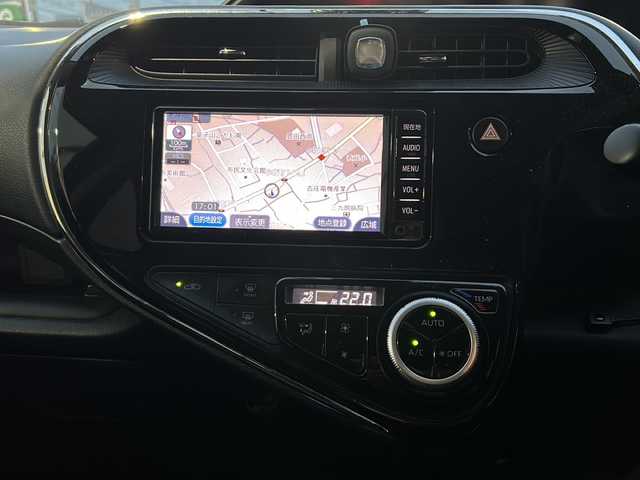 トヨタ アクア 石川県 2018(平30)年 6万km ブラックマイカ ワンオーナー/トヨタセーフティセンス/・衝突軽減ブレーキ/・レーンキープアシスト/・コーナーセンサー/純正SDナビゲーション/【Bluetooth・ワンセグ・CD・SD・AUX】/ビルトインETC/バックカメラ/エンジンプッシュスタート/・スマートキー/・スペアキー/ハロゲンヘッドライト/・オートライト/・オートハイビーム/前席シートヒーター/純正マット/ステアリングリモコン/横滑り防止装置/保証書/取扱説明書