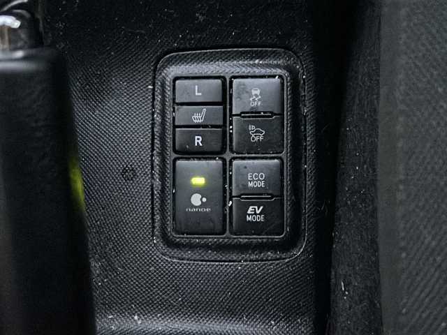 トヨタ アクア 石川県 2018(平30)年 6万km ブラックマイカ ワンオーナー/トヨタセーフティセンス/・衝突軽減ブレーキ/・レーンキープアシスト/・コーナーセンサー/純正SDナビゲーション/【Bluetooth・ワンセグ・CD・SD・AUX】/ビルトインETC/バックカメラ/エンジンプッシュスタート/・スマートキー/・スペアキー/ハロゲンヘッドライト/・オートライト/・オートハイビーム/前席シートヒーター/純正マット/ステアリングリモコン/横滑り防止装置/保証書/取扱説明書