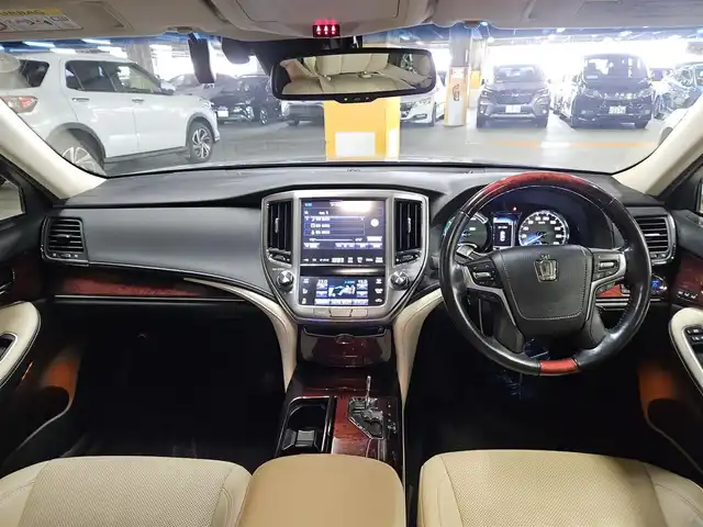 トヨタ クラウン マジェスタ Fバージョン 愛知県 2017(平29)年 5.9万km ダークブルーマイカ 純正8型ナビ/フルセグTV/パノラミックビューモニター/ビルトインETC/ドライブレコーダー/レーダークルーズコントロール/クリアランスソナー/バックソナー/セーフティセンスP/・衝突被害軽減ブレーキ/・車線逸脱防止支援/・アダプティブハイビームシステム/ブラインドスポットモニター/LEDヘッドランプ/ステアリング連動フロントライティング/LEDフロントフォグランプ/本木製/革巻きコンビステアリング/純正OPベージュ革シート/全席パワーシート/シートヒーター/前席シートベンチレーション/運転席ポジションメモリー/純正OP18インチアルミホイール/スマートキー/プッシュエンジンスタート/禁煙車