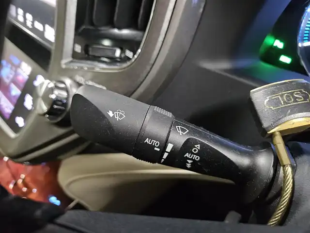 トヨタ クラウン マジェスタ Fバージョン 愛知県 2017(平29)年 5.9万km ダークブルーマイカ 純正8型ナビ/フルセグTV/パノラミックビューモニター/ビルトインETC/ドライブレコーダー/レーダークルーズコントロール/クリアランスソナー/バックソナー/セーフティセンスP/・衝突被害軽減ブレーキ/・車線逸脱防止支援/・アダプティブハイビームシステム/ブラインドスポットモニター/LEDヘッドランプ/ステアリング連動フロントライティング/LEDフロントフォグランプ/本木製/革巻きコンビステアリング/純正OPベージュ革シート/全席パワーシート/シートヒーター/前席シートベンチレーション/運転席ポジションメモリー/純正OP18インチアルミホイール/スマートキー/プッシュエンジンスタート/禁煙車