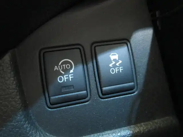 日産 セレナ ライダー パフォ Bライン S HV 千葉県 2014(平26)年 5.3万km ブリリアントホワイトパール 純正8型SDナビ、フルセグTV/バックカメラ/純正オーディオ【DVD/CD/BT/SD/USB】/純正後席フリップダウンモニター/両側パワースライドドア/LEDヘッドライト&ハロゲンフォグ/クルーズコントロール/車線逸脱防止警報装置/横滑り防止装置/アイドリングストップ/革巻きステアリング/社外スピーカー/社外前方ドライブレコーダー/ビルトインETC/スペアキー/取扱説明書/ナビ取扱説明書/新車時保証書