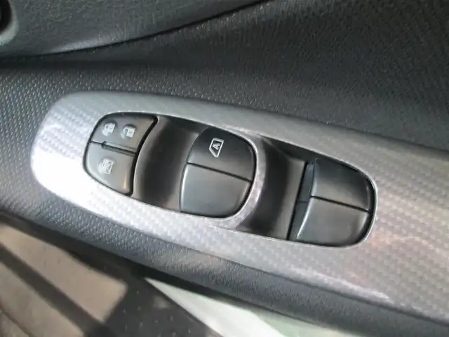 日産 セレナ ライダー パフォ Bライン S HV 千葉県 2014(平26)年 5.3万km ブリリアントホワイトパール 純正8型SDナビ、フルセグTV/バックカメラ/純正オーディオ【DVD/CD/BT/SD/USB】/純正後席フリップダウンモニター/両側パワースライドドア/LEDヘッドライト&ハロゲンフォグ/クルーズコントロール/車線逸脱防止警報装置/横滑り防止装置/アイドリングストップ/革巻きステアリング/社外スピーカー/社外前方ドライブレコーダー/ビルトインETC/スペアキー/取扱説明書/ナビ取扱説明書/新車時保証書