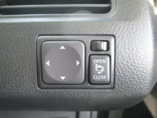 日産 セレナ ライダー パフォ Bライン S HV 千葉県 2014(平26)年 5.3万km ブリリアントホワイトパール 純正8型SDナビ、フルセグTV/バックカメラ/純正オーディオ【DVD/CD/BT/SD/USB】/純正後席フリップダウンモニター/両側パワースライドドア/LEDヘッドライト&ハロゲンフォグ/クルーズコントロール/車線逸脱防止警報装置/横滑り防止装置/アイドリングストップ/革巻きステアリング/社外スピーカー/社外前方ドライブレコーダー/ビルトインETC/スペアキー/取扱説明書/ナビ取扱説明書/新車時保証書