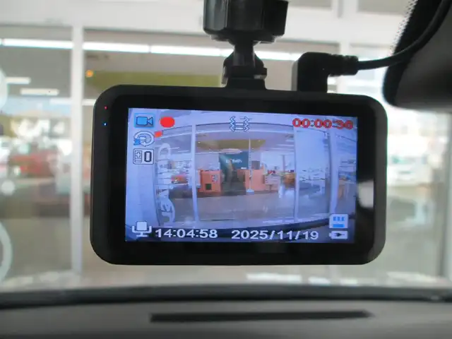 日産 セレナ ライダー パフォ Bライン S HV 千葉県 2014(平26)年 5.3万km ブリリアントホワイトパール 純正8型SDナビ、フルセグTV/バックカメラ/純正オーディオ【DVD/CD/BT/SD/USB】/純正後席フリップダウンモニター/両側パワースライドドア/LEDヘッドライト&ハロゲンフォグ/クルーズコントロール/車線逸脱防止警報装置/横滑り防止装置/アイドリングストップ/革巻きステアリング/社外スピーカー/社外前方ドライブレコーダー/ビルトインETC/スペアキー/取扱説明書/ナビ取扱説明書/新車時保証書