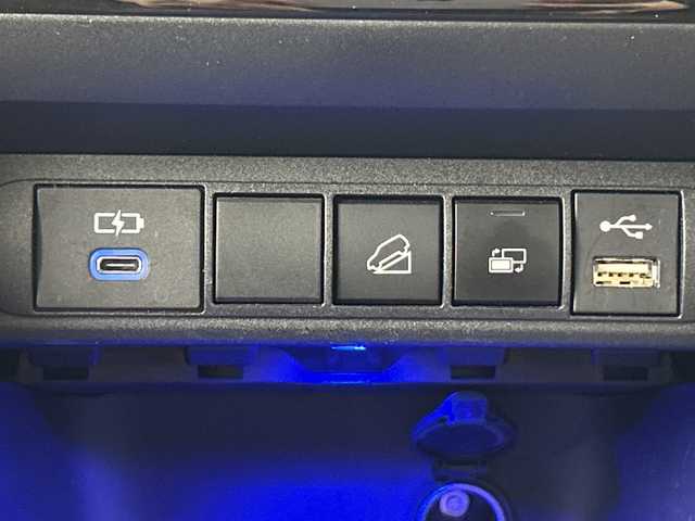 トヨタ ヤリスクロス G 愛知県 2023(令5)年 2.6万km ベージュ 禁煙車/４WD/純正8インチディスプレイオーディオ/（AM/FM/Bluetooth/USB/フルセグTV）/全方位カメラ/トヨタセーフティセンス/・プリクラッシュセーフティ/・レーントレーシングアシスト/・レーダークルーズコントロール/・オートマチックハイビーム/・クリアランスソナー/・パーキングサポートブレーキ/・ロードサインアシスト/ETC/前後ドライブレコーダー/マルチテレインセレクト/ダウンヒルアシスト/純正16インチアルミホイール/スマートキー/スペアキー1本/プッシュスタート/LEDヘッドライト/フロントフォグランプ/オートライト/純正フロアマット/電子パーキングブレーキ/オートホールド