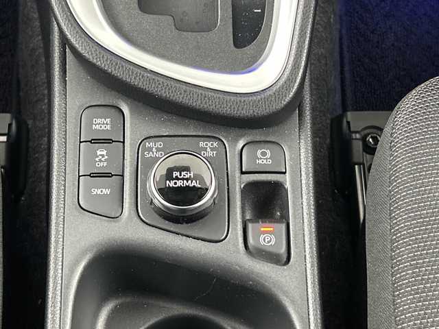 トヨタ ヤリスクロス G 愛知県 2023(令5)年 2.6万km ベージュ 禁煙車/４WD/純正8インチディスプレイオーディオ/（AM/FM/Bluetooth/USB/フルセグTV）/全方位カメラ/トヨタセーフティセンス/・プリクラッシュセーフティ/・レーントレーシングアシスト/・レーダークルーズコントロール/・オートマチックハイビーム/・クリアランスソナー/・パーキングサポートブレーキ/・ロードサインアシスト/ETC/前後ドライブレコーダー/マルチテレインセレクト/ダウンヒルアシスト/純正16インチアルミホイール/スマートキー/スペアキー1本/プッシュスタート/LEDヘッドライト/フロントフォグランプ/オートライト/純正フロアマット/電子パーキングブレーキ/オートホールド