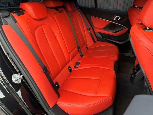 ＢＭＷ １１８ｄ Mスポーツ EDジョイ+ 福島県 2020(令2)年 3.6万km サファイアブラックP 純正ナビ(BT/USB)/バックカメラ/ミラー一体型ETC/前後ドライブレコーダー/ステアリングスイッチ/アクティブクルーズコントロール/インテリジェントセーフティ/コンフォートアクセス/レザーシート/シートヒーター/パワーシート/パワーバックドア/純正18AW/ワイアレスチャージャー/オートホールド/取扱説明書/保証書/スペアキー