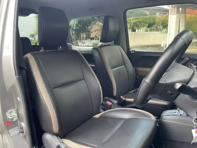 スズキ ジムニー ランドベンチャー 道央・札幌 2014(平26)年 8.7万km スチールシルバーM ワンオーナー/前席シートヒーター/純正メモリナビ/ワンセグTV/CD/純正１６インチアルミホイール/背面タイヤ/ハードカバー/キーレスキー/スペアキー１本/ETC/新車時保証書/取扱説明書