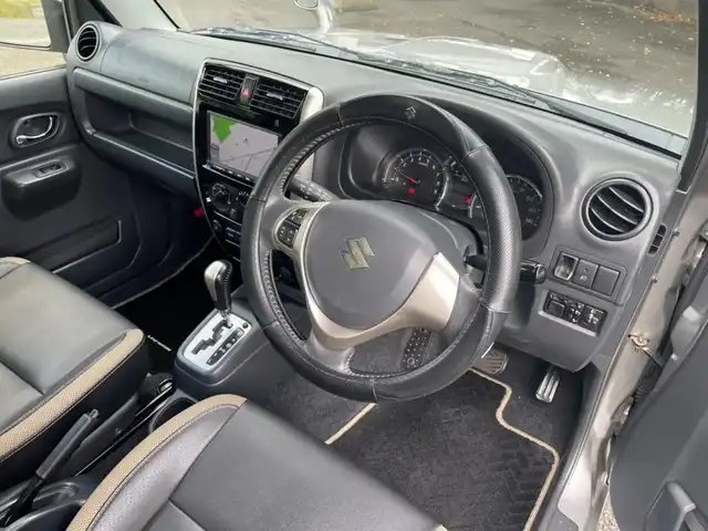 スズキ ジムニー ランドベンチャー 道央・札幌 2014(平26)年 8.7万km スチールシルバーM ワンオーナー/前席シートヒーター/純正メモリナビ/ワンセグTV/CD/純正１６インチアルミホイール/背面タイヤ/ハードカバー/キーレスキー/スペアキー１本/ETC/新車時保証書/取扱説明書