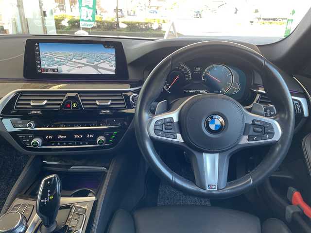 ＢＭＷ ５２３ｄ ツーリング Mスポーツ 福島県 2017(平29)年 7.1万km アルピンホワイトⅢ 黒革シート　全方位モニター　純正ナビ　バックカメラ　前後ドライブレコーダー　クルーズコントロール　パワーシート　シートヒーター　ステアリングスイッチ　革巻きステアリング　純正１９インチＡＷ　スペアキー
