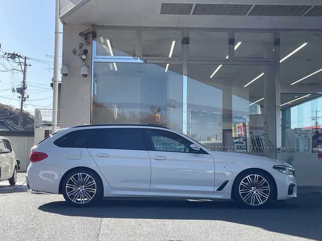 ＢＭＷ ５２３ｄ ツーリング Mスポーツ 福島県 2017(平29)年 7.1万km アルピンホワイトⅢ 黒革シート　全方位モニター　純正ナビ　バックカメラ　前後ドライブレコーダー　クルーズコントロール　パワーシート　シートヒーター　ステアリングスイッチ　革巻きステアリング　純正１９インチＡＷ　スペアキー