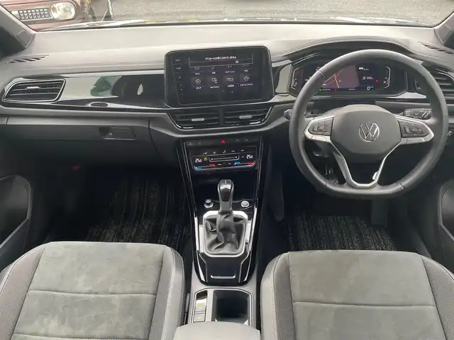 フォルクスワーゲン ＶＷ Ｔ－ロック TSI ブラックスタイル 東京都 2023(令5)年 1.5万km 青 2024年モデル/ワンオーナー/純正HDDナビ（AM・FM・BT・AppleCarPlay）/アダプティブクルーズコントロール/レーンキープアシストシステム/プリクラッシュブレーキシステム/ブラインドスポットアシスト/バックカメラ/横滑り防止装置/コーナーセンサー（前後）/オートライト/オートマチックハイビーム/ドライブレコーダー（前後）/パワーバックドア/純正18インチAW/純正LEDヘッドランプ/純正フロアマット/ブラックルーフレール/アイドリングストップ/ETC/保証書/取扱説明書/スペアキー有り（1本）