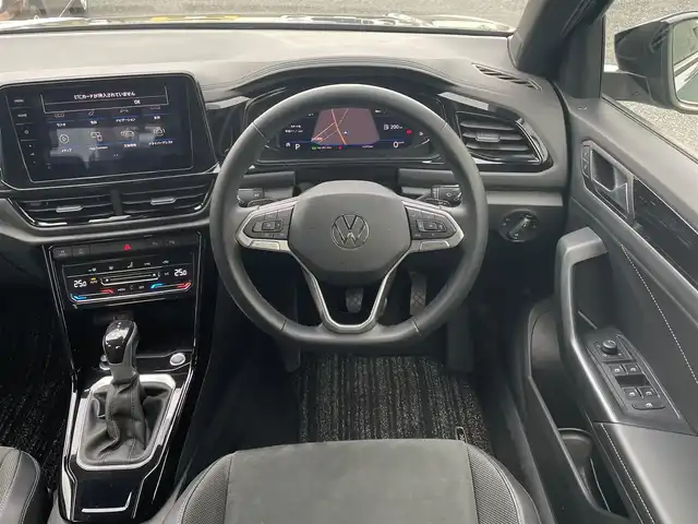 フォルクスワーゲン ＶＷ Ｔ－ロック TSI ブラックスタイル 東京都 2023(令5)年 1.5万km 青 2024年モデル/ワンオーナー/純正HDDナビ（AM・FM・BT・AppleCarPlay）/アダプティブクルーズコントロール/レーンキープアシストシステム/プリクラッシュブレーキシステム/ブラインドスポットアシスト/バックカメラ/横滑り防止装置/コーナーセンサー（前後）/オートライト/オートマチックハイビーム/ドライブレコーダー（前後）/パワーバックドア/純正18インチAW/純正LEDヘッドランプ/純正フロアマット/ブラックルーフレール/アイドリングストップ/ETC/保証書/取扱説明書/スペアキー有り（1本）