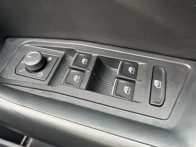 フォルクスワーゲン ＶＷ Ｔ－ロック TSI ブラックスタイル 東京都 2023(令5)年 1.5万km 青 2024年モデル/ワンオーナー/純正HDDナビ（AM・FM・BT・AppleCarPlay）/アダプティブクルーズコントロール/レーンキープアシストシステム/プリクラッシュブレーキシステム/ブラインドスポットアシスト/バックカメラ/横滑り防止装置/コーナーセンサー（前後）/オートライト/オートマチックハイビーム/ドライブレコーダー（前後）/パワーバックドア/純正18インチAW/純正LEDヘッドランプ/純正フロアマット/ブラックルーフレール/アイドリングストップ/ETC/保証書/取扱説明書/スペアキー有り（1本）