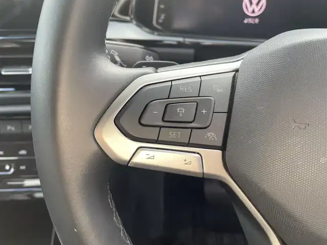 フォルクスワーゲン ＶＷ Ｔ－ロック TSI ブラックスタイル 東京都 2023(令5)年 1.5万km 青 2024年モデル/ワンオーナー/純正HDDナビ（AM・FM・BT・AppleCarPlay）/アダプティブクルーズコントロール/レーンキープアシストシステム/プリクラッシュブレーキシステム/ブラインドスポットアシスト/バックカメラ/横滑り防止装置/コーナーセンサー（前後）/オートライト/オートマチックハイビーム/ドライブレコーダー（前後）/パワーバックドア/純正18インチAW/純正LEDヘッドランプ/純正フロアマット/ブラックルーフレール/アイドリングストップ/ETC/保証書/取扱説明書/スペアキー有り（1本）