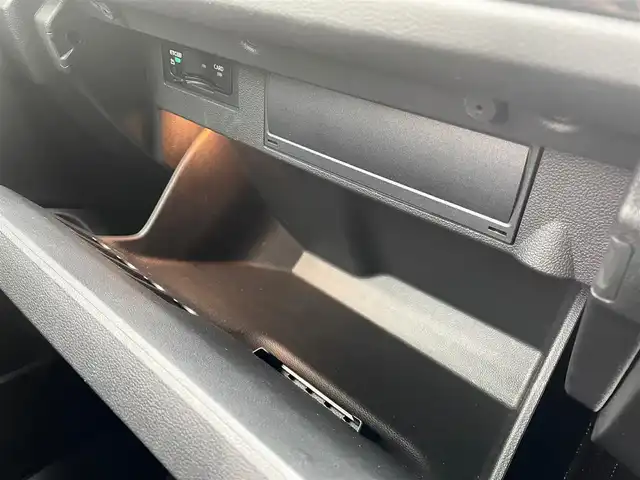 フォルクスワーゲン ＶＷ Ｔ－ロック TSI ブラックスタイル 東京都 2023(令5)年 1.5万km 青 2024年モデル/ワンオーナー/純正HDDナビ（AM・FM・BT・AppleCarPlay）/アダプティブクルーズコントロール/レーンキープアシストシステム/プリクラッシュブレーキシステム/ブラインドスポットアシスト/バックカメラ/横滑り防止装置/コーナーセンサー（前後）/オートライト/オートマチックハイビーム/ドライブレコーダー（前後）/パワーバックドア/純正18インチAW/純正LEDヘッドランプ/純正フロアマット/ブラックルーフレール/アイドリングストップ/ETC/保証書/取扱説明書/スペアキー有り（1本）