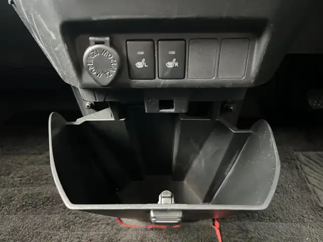 トヨタ ルーミー カスタムG－T 鹿児島県 2022(令4)年 5.5万km パールホワイトⅢ ワンオーナー/純正メモリナビ「NSZT-W68T」/　・DVD・SD・Bluetooth・フルセグTV/パノラミックビューモニター/ビルトインETC/社外前後ドラレコ「コムテック DC-DR652」/純正置くだけ充電/両側パワースライドドア（ウェルカムスイッチあり）/スマートアシスト/　・衝突回避支援ブレーキ/　・車線逸脱警報/　・アダプティブドライビングビーム/　・アダプティブクルーズコントロール/　・コーナーセンサー/純正LEDヘッドライト/純正LEDフォグランプ/オートライト/革巻きステアリング/ステアリングスイッチ/コンフォートパッケージ/　・前席シートヒーター/　・シートバックテーブル/リアサンシェード/純正15インチアルミホイール/電動オート格納ウインカー付ドアミラー/純正フロアマット/純正ドアバイザー/取扱説明書、新車保証書/スペアスマートキーX1本