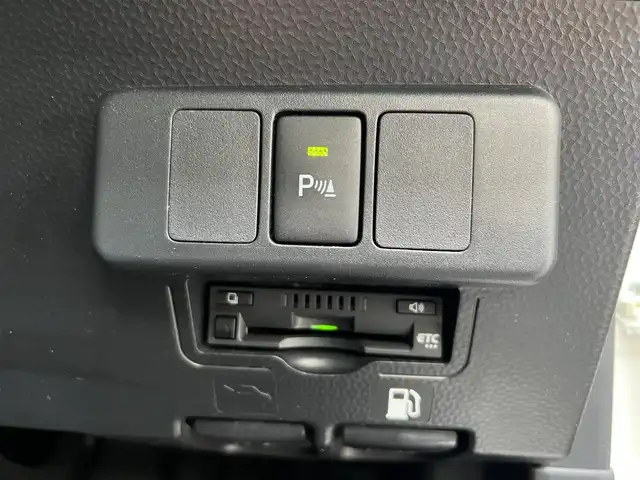 トヨタ ルーミー カスタムG－T 鹿児島県 2022(令4)年 5.5万km パールホワイトⅢ ワンオーナー/純正メモリナビ「NSZT-W68T」/　・DVD・SD・Bluetooth・フルセグTV/パノラミックビューモニター/ビルトインETC/社外前後ドラレコ「コムテック DC-DR652」/純正置くだけ充電/両側パワースライドドア（ウェルカムスイッチあり）/スマートアシスト/　・衝突回避支援ブレーキ/　・車線逸脱警報/　・アダプティブドライビングビーム/　・アダプティブクルーズコントロール/　・コーナーセンサー/純正LEDヘッドライト/純正LEDフォグランプ/オートライト/革巻きステアリング/ステアリングスイッチ/コンフォートパッケージ/　・前席シートヒーター/　・シートバックテーブル/リアサンシェード/純正15インチアルミホイール/電動オート格納ウインカー付ドアミラー/純正フロアマット/純正ドアバイザー/取扱説明書、新車保証書/スペアスマートキーX1本