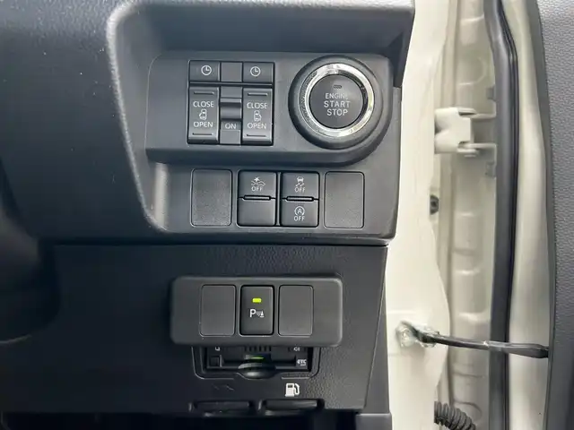 トヨタ ルーミー カスタムG－T 鹿児島県 2022(令4)年 5.5万km パールホワイトⅢ ワンオーナー/純正メモリナビ「NSZT-W68T」/　・DVD・SD・Bluetooth・フルセグTV/パノラミックビューモニター/ビルトインETC/社外前後ドラレコ「コムテック DC-DR652」/純正置くだけ充電/両側パワースライドドア（ウェルカムスイッチあり）/スマートアシスト/　・衝突回避支援ブレーキ/　・車線逸脱警報/　・アダプティブドライビングビーム/　・アダプティブクルーズコントロール/　・コーナーセンサー/純正LEDヘッドライト/純正LEDフォグランプ/オートライト/革巻きステアリング/ステアリングスイッチ/コンフォートパッケージ/　・前席シートヒーター/　・シートバックテーブル/リアサンシェード/純正15インチアルミホイール/電動オート格納ウインカー付ドアミラー/純正フロアマット/純正ドアバイザー/取扱説明書、新車保証書/スペアスマートキーX1本