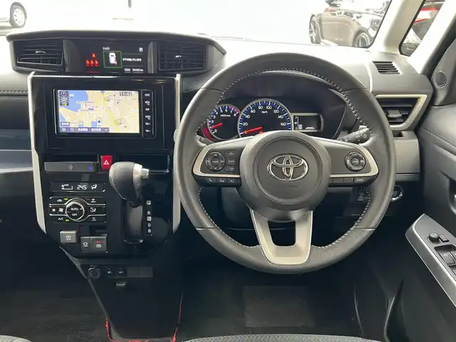 トヨタ ルーミー カスタムG－T 鹿児島県 2022(令4)年 5.5万km パールホワイトⅢ ワンオーナー/純正メモリナビ「NSZT-W68T」/　・DVD・SD・Bluetooth・フルセグTV/パノラミックビューモニター/ビルトインETC/社外前後ドラレコ「コムテック DC-DR652」/純正置くだけ充電/両側パワースライドドア（ウェルカムスイッチあり）/スマートアシスト/　・衝突回避支援ブレーキ/　・車線逸脱警報/　・アダプティブドライビングビーム/　・アダプティブクルーズコントロール/　・コーナーセンサー/純正LEDヘッドライト/純正LEDフォグランプ/オートライト/革巻きステアリング/ステアリングスイッチ/コンフォートパッケージ/　・前席シートヒーター/　・シートバックテーブル/リアサンシェード/純正15インチアルミホイール/電動オート格納ウインカー付ドアミラー/純正フロアマット/純正ドアバイザー/取扱説明書、新車保証書/スペアスマートキーX1本