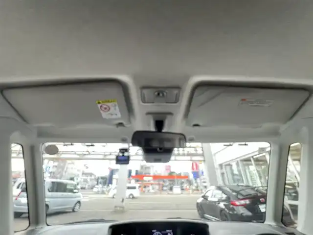 トヨタ ルーミー カスタムG－T 鹿児島県 2022(令4)年 5.5万km パールホワイトⅢ ワンオーナー/純正メモリナビ「NSZT-W68T」/　・DVD・SD・Bluetooth・フルセグTV/パノラミックビューモニター/ビルトインETC/社外前後ドラレコ「コムテック DC-DR652」/純正置くだけ充電/両側パワースライドドア（ウェルカムスイッチあり）/スマートアシスト/　・衝突回避支援ブレーキ/　・車線逸脱警報/　・アダプティブドライビングビーム/　・アダプティブクルーズコントロール/　・コーナーセンサー/純正LEDヘッドライト/純正LEDフォグランプ/オートライト/革巻きステアリング/ステアリングスイッチ/コンフォートパッケージ/　・前席シートヒーター/　・シートバックテーブル/リアサンシェード/純正15インチアルミホイール/電動オート格納ウインカー付ドアミラー/純正フロアマット/純正ドアバイザー/取扱説明書、新車保証書/スペアスマートキーX1本