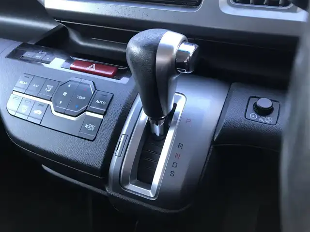 ホンダ ステップワゴン スパーダ Z クールS Iナビセレ 栃木県 2013(平25)年 12.2万km ホワイトオーキッドパール (株)IDOMが運営する【じしゃロン小山店】の自社ローン対象車両になります。こちらは現金ご利用時の価格です。/自社ローンご希望の方は別途その旨お申付け下さい。//禁煙車/純正フルセグナビ/（CD/DVD/AM/FMラジオ）/スマートキー/バックカメラ/ＥＴＣ/両側パワースライドドア/クルーズコントロール/フリップダウンモニター/アイドリングストップ/パドルシフト/ステアリングリモコン/電動格納ドアミラー/パワーウインドウ/防眩ミラー