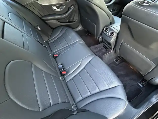 メルセデス・ベンツ Ｃ２２０ｄ 福岡県 2016(平28)年 7.7万km オブシディアンブラック 純正8.4インチHDDナビ/ (AM/FM/Bluetooth/CD/DVD/フルセグTV)/バックカメラ/走行安全システム/・PRE-SAFEブレーキ/・レーンキープアシスト/・アテンションアシスト/・クルーズコントロール/・オートライト/・クリアランスソナー/・コーナーセンサー/・ブラインドスポットアシスト/横滑り防止/ブレーキホールド/アイドリングストップ/純正18インチAW/前後ドライブレコーダーYupiteru【SN-TW90di】/ETC/革巻きステアリング/ステアリングスイッチ/パドルシフト/黒レザーシート/シートポジションメモリースイッチ/パワーシート(D/N席)/シートヒーター(D/N席)/トランクリッド/USB充電ソケット/電格ウィンカーミラー/プッシュスタート/純正フロアマット/スペアキー×1/保証書/取扱説明書