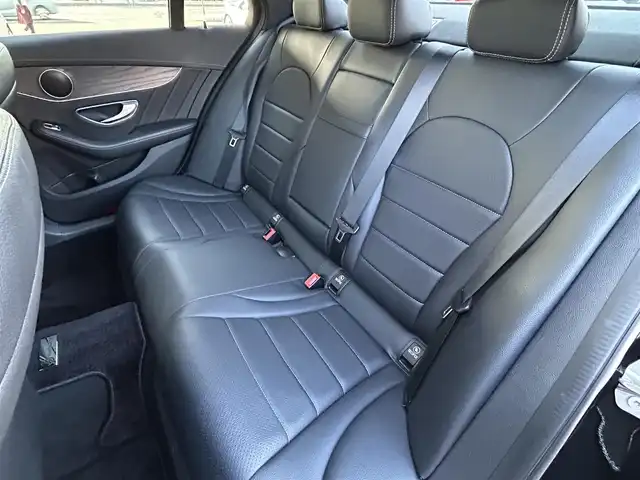 メルセデス・ベンツ Ｃ２２０ｄ 福岡県 2016(平28)年 7.7万km オブシディアンブラック 純正8.4インチHDDナビ/ (AM/FM/Bluetooth/CD/DVD/フルセグTV)/バックカメラ/走行安全システム/・PRE-SAFEブレーキ/・レーンキープアシスト/・アテンションアシスト/・クルーズコントロール/・オートライト/・クリアランスソナー/・コーナーセンサー/・ブラインドスポットアシスト/横滑り防止/ブレーキホールド/アイドリングストップ/純正18インチAW/前後ドライブレコーダーYupiteru【SN-TW90di】/ETC/革巻きステアリング/ステアリングスイッチ/パドルシフト/黒レザーシート/シートポジションメモリースイッチ/パワーシート(D/N席)/シートヒーター(D/N席)/トランクリッド/USB充電ソケット/電格ウィンカーミラー/プッシュスタート/純正フロアマット/スペアキー×1/保証書/取扱説明書