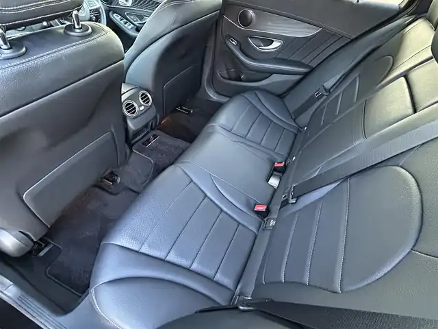 メルセデス・ベンツ Ｃ２２０ｄ 福岡県 2016(平28)年 7.7万km オブシディアンブラック 純正8.4インチHDDナビ/ (AM/FM/Bluetooth/CD/DVD/フルセグTV)/バックカメラ/走行安全システム/・PRE-SAFEブレーキ/・レーンキープアシスト/・アテンションアシスト/・クルーズコントロール/・オートライト/・クリアランスソナー/・コーナーセンサー/・ブラインドスポットアシスト/横滑り防止/ブレーキホールド/アイドリングストップ/純正18インチAW/前後ドライブレコーダーYupiteru【SN-TW90di】/ETC/革巻きステアリング/ステアリングスイッチ/パドルシフト/黒レザーシート/シートポジションメモリースイッチ/パワーシート(D/N席)/シートヒーター(D/N席)/トランクリッド/USB充電ソケット/電格ウィンカーミラー/プッシュスタート/純正フロアマット/スペアキー×1/保証書/取扱説明書