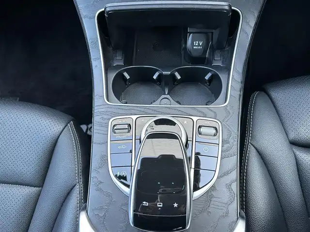 メルセデス・ベンツ Ｃ２２０ｄ 福岡県 2016(平28)年 7.7万km オブシディアンブラック 純正8.4インチHDDナビ/ (AM/FM/Bluetooth/CD/DVD/フルセグTV)/バックカメラ/走行安全システム/・PRE-SAFEブレーキ/・レーンキープアシスト/・アテンションアシスト/・クルーズコントロール/・オートライト/・クリアランスソナー/・コーナーセンサー/・ブラインドスポットアシスト/横滑り防止/ブレーキホールド/アイドリングストップ/純正18インチAW/前後ドライブレコーダーYupiteru【SN-TW90di】/ETC/革巻きステアリング/ステアリングスイッチ/パドルシフト/黒レザーシート/シートポジションメモリースイッチ/パワーシート(D/N席)/シートヒーター(D/N席)/トランクリッド/USB充電ソケット/電格ウィンカーミラー/プッシュスタート/純正フロアマット/スペアキー×1/保証書/取扱説明書