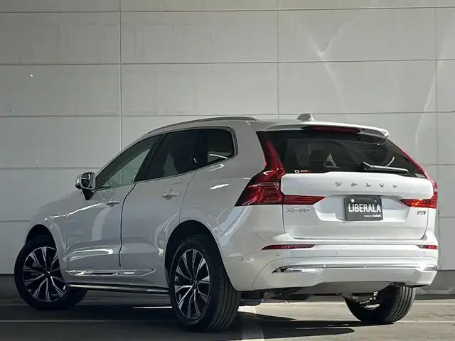 ボルボ ボルボ ＸＣ６０ アルティメット B5 AWD 山形県 2023(令5)年 1.7万km クリスタルホワイトP パノラマサンルーフ/アダプティブクルーズコントロール/純正9インチディスプレイナビ/・Bluetooth/AppleCarPlay/AndroidAuto/・Google Playアプリ/パイロットアシスト/ステアリングアシスト付ブラインドスポット/衝突回避・被害軽減ブレーキ/フルアクティブハイビーム(LEDヘッドライト)/レインセンサー/パワーバックドア/フットオープナー/シートヒーター/エアシート/ステアリングヒーター/エアサスペンション/前後ドライブレコーダー/harman/kardonプレミアムサウンド/ヘッドアップディスプレイ