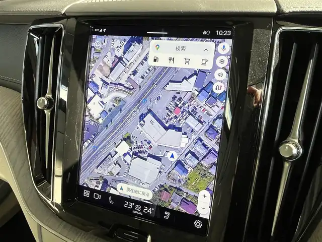 ボルボ ボルボ ＸＣ６０ アルティメット B5 AWD 山形県 2023(令5)年 1.7万km クリスタルホワイトP パノラマサンルーフ/アダプティブクルーズコントロール/純正9インチディスプレイナビ/・Bluetooth/AppleCarPlay/AndroidAuto/・Google Playアプリ/パイロットアシスト/ステアリングアシスト付ブラインドスポット/衝突回避・被害軽減ブレーキ/フルアクティブハイビーム(LEDヘッドライト)/レインセンサー/パワーバックドア/フットオープナー/シートヒーター/エアシート/ステアリングヒーター/エアサスペンション/前後ドライブレコーダー/harman/kardonプレミアムサウンド/ヘッドアップディスプレイ