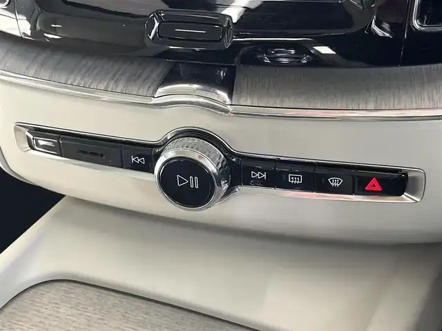 ボルボ ボルボ ＸＣ６０ アルティメット B5 AWD 山形県 2023(令5)年 1.7万km クリスタルホワイトP パノラマサンルーフ/アダプティブクルーズコントロール/純正9インチディスプレイナビ/・Bluetooth/AppleCarPlay/AndroidAuto/・Google Playアプリ/パイロットアシスト/ステアリングアシスト付ブラインドスポット/衝突回避・被害軽減ブレーキ/フルアクティブハイビーム(LEDヘッドライト)/レインセンサー/パワーバックドア/フットオープナー/シートヒーター/エアシート/ステアリングヒーター/エアサスペンション/前後ドライブレコーダー/harman/kardonプレミアムサウンド/ヘッドアップディスプレイ